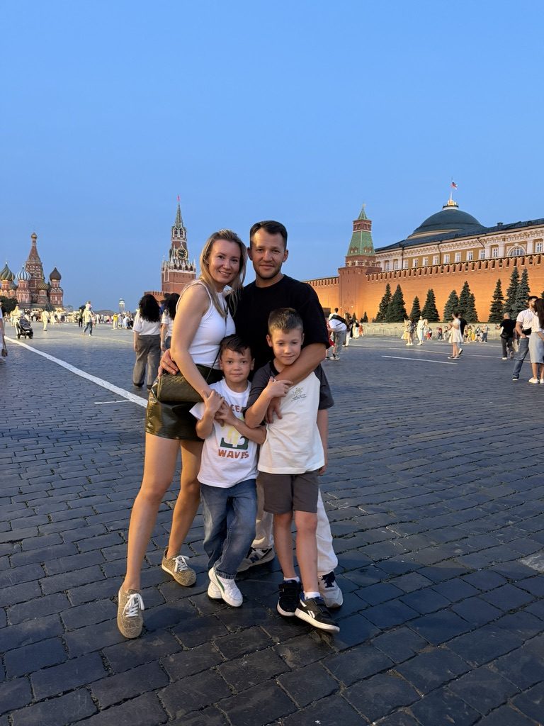 Семья на Красной площади